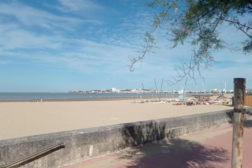 400M De La Plage Maison 3 Chambres Avec Jardin 생죠지드디돈느 외부 사진